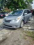Toyota Sienna XLE 2011 Silver - 2