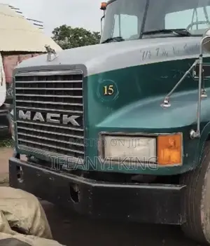 Mack CH 2000 Heavy-Duty Truck - Green