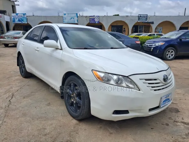 2008 Toyota Camry LE White - 1