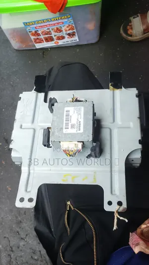 Infiniti G35 Navigation Screen & Control