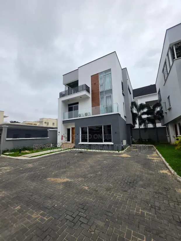 5 Bedroom Fully Detached House with Pool in Ikeja GRA - 1