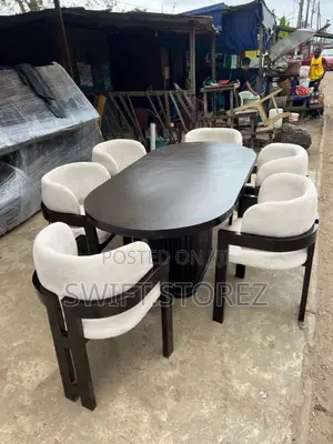 Comfortable Patterned Dining Unit (Seats 6)