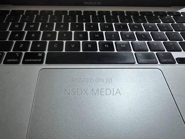 Apple MacBook Air 2020 M1 8GB RAM 256GB SSD - 1
