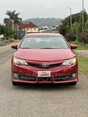 2013 Toyota Camry SE Sedan