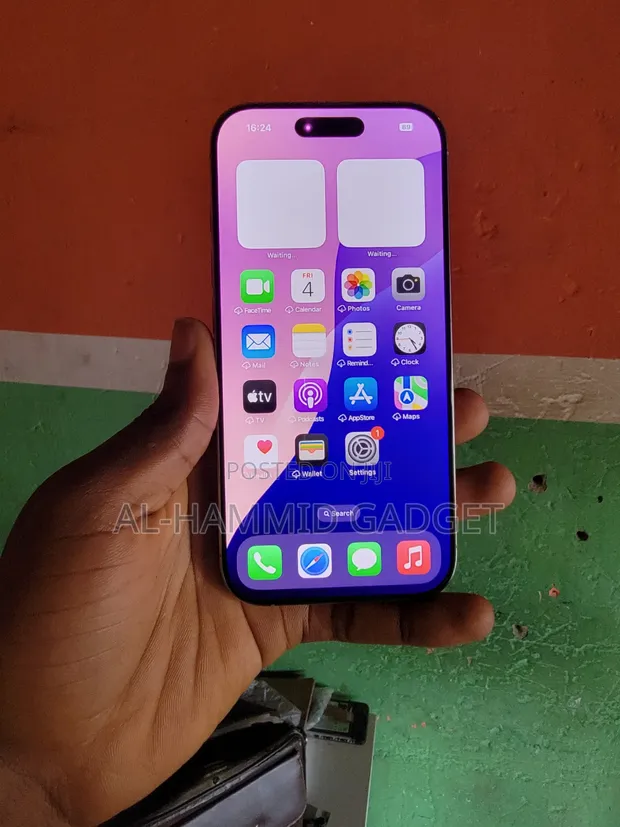 Apple iPhone 16 Pro 128GB Gray - 1