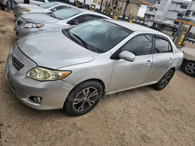 2009 Toyota Corolla LE Sedan - 1