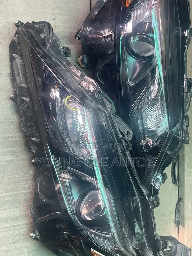 Toyota Camry 2018 LE Sport Headlights (Used) - 1