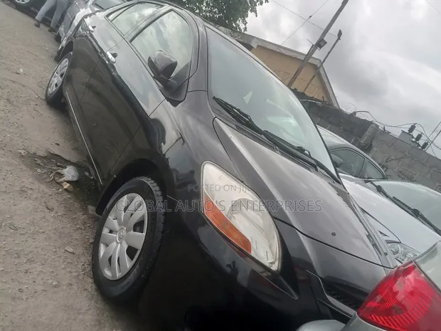 2008 Toyota Yaris 1.3 VVT-i Black - 1
