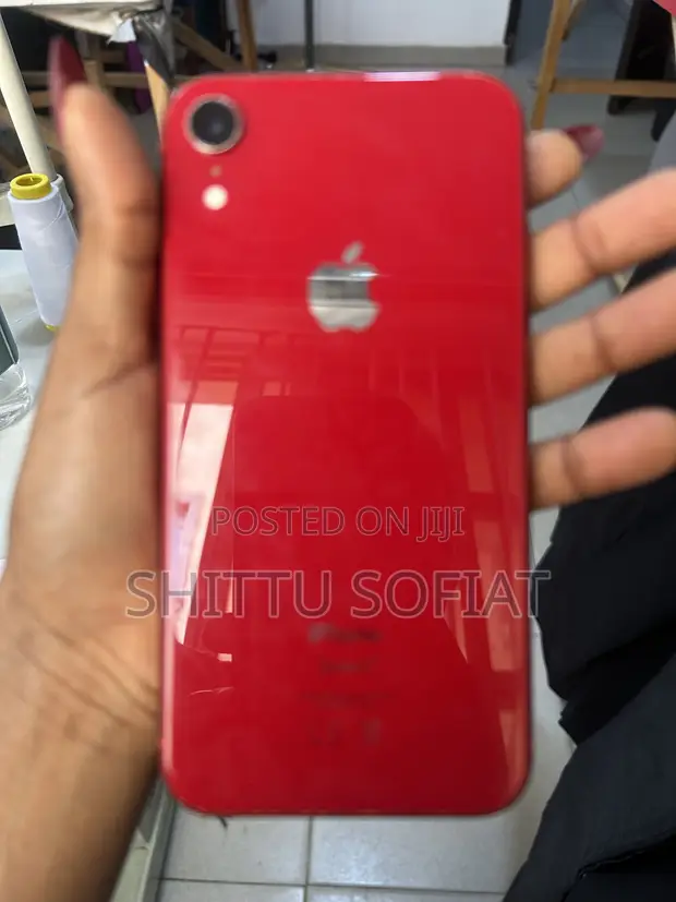 Apple iPhone XR 64GB Red - 1