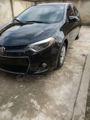 2017 Toyota Corolla SE Sedan - Foreign Used