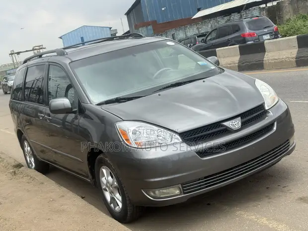 Toyota Sienna XLE 2005 Grey - 1