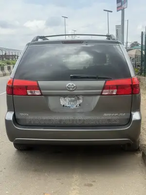 Toyota Sienna XLE 2005 Grey