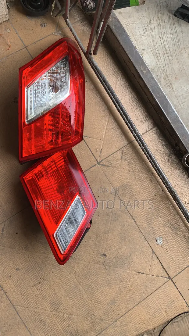 Lexus ES350 2009 Driver Side Backlight Replacement - 1