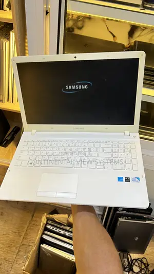 Samsung Ativ Laptop 4GB RAM, 160GB HDD, Intel Pentium