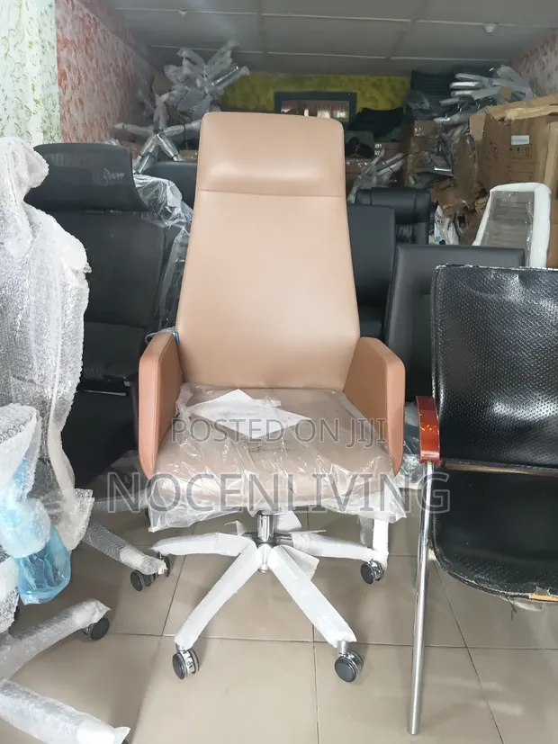 Executive High-Back Brown Leather Office Chair - 1