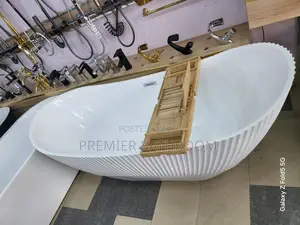 White Luxury Bathtub - Master Brand