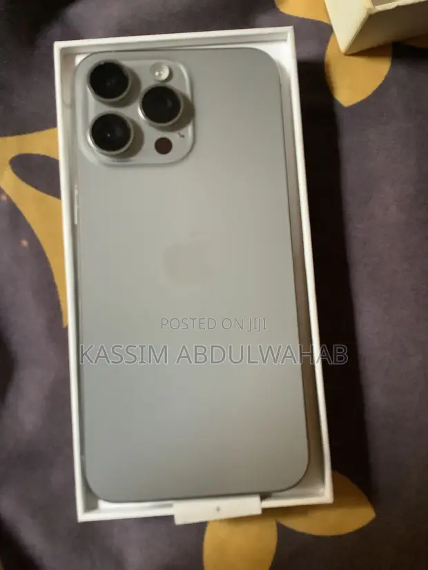 Apple iPhone 15 Pro Max 512GB Silver - 1