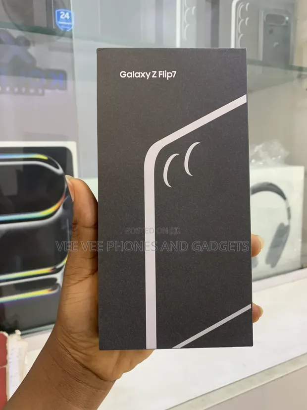 New Samsung Galaxy Z Flip7 512GB Black - 1