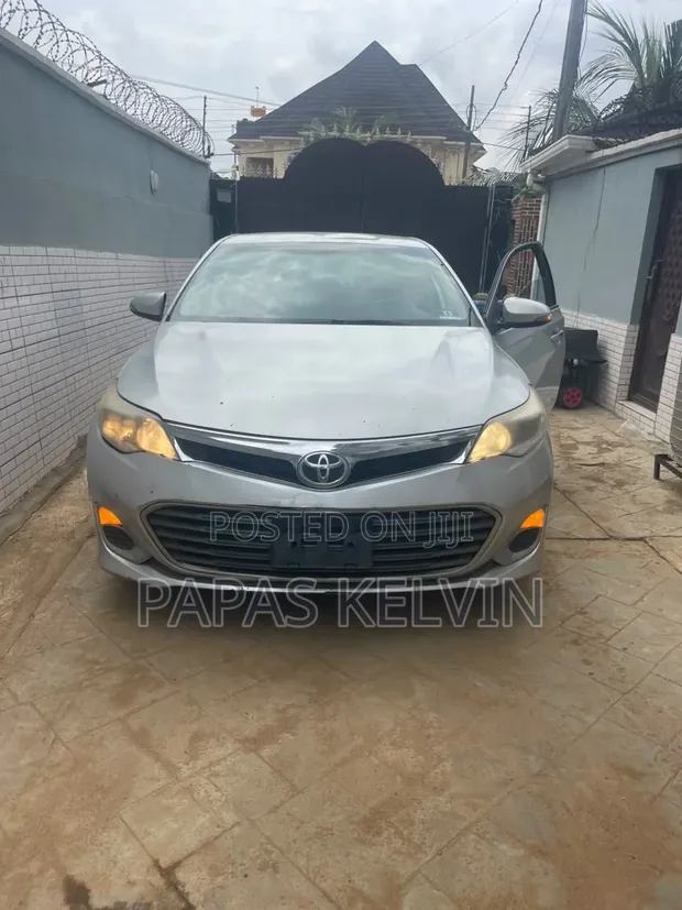 Toyota Avalon 2013 XLE Silver - 1