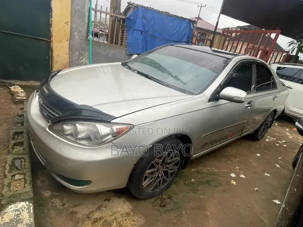 Toyota Camry 2004 Silver - 1