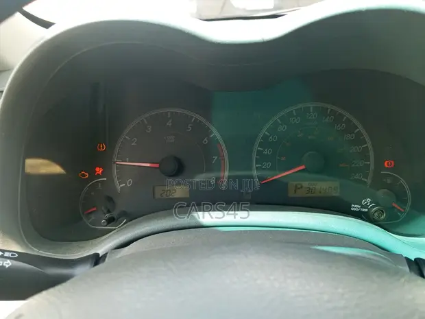Toyota Corolla 2009 Silver - 1