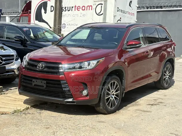 2018 Toyota Highlander SE 4x4 V6 SUV - 1