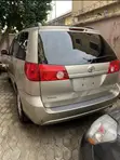 Toyota Sienna LE 7-Fitarwa 2010 Zinariya - 5
