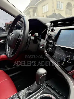 2018 Toyota Camry XSE FWD (2.5L) Gold