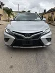 2018 Toyota Camry XSE FWD (2.5L) Gold - 3