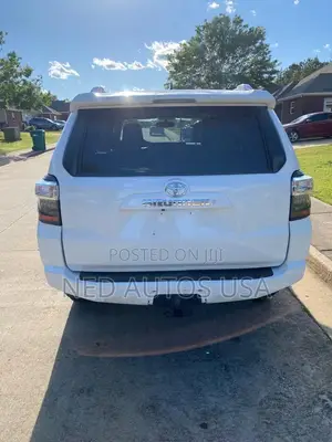 Toyota 4Runner SR5 4x4 2018 Fari