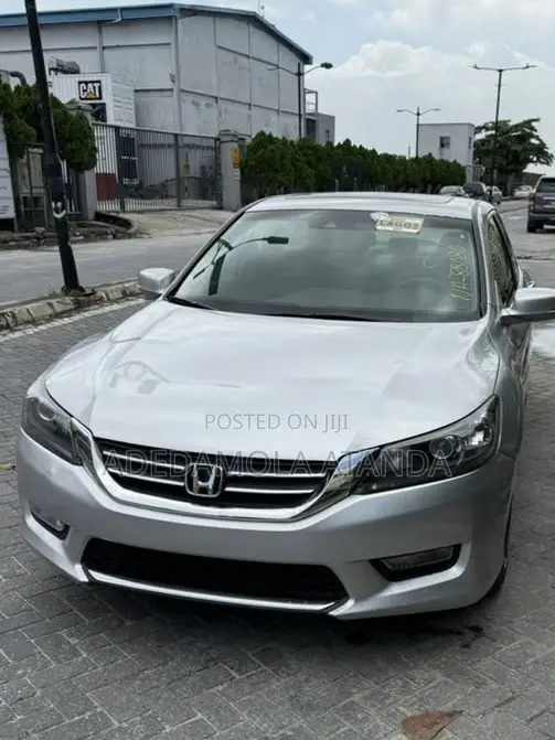 Honda Accord 2013 Silver - 1
