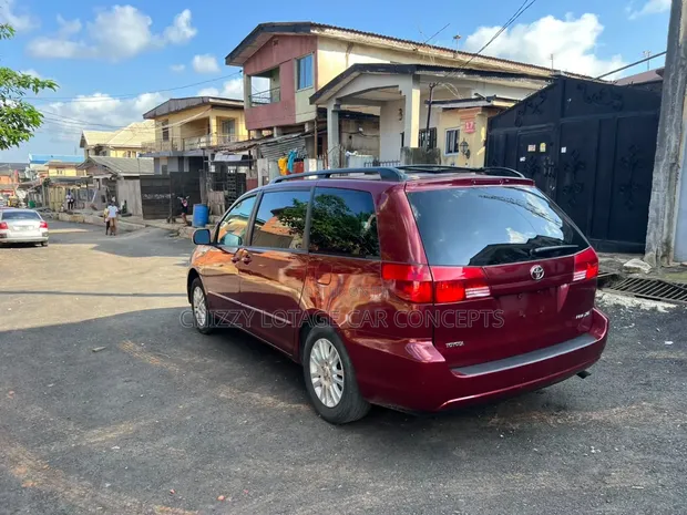 Toyota Sienna XLE 2005 Maroon - 1