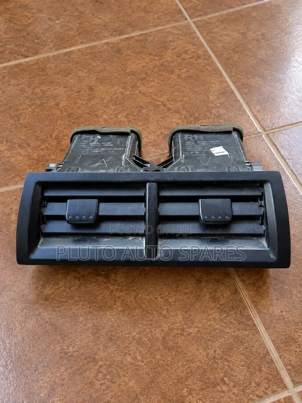 Toyota Camry 2014 Center AC Vent Assembly - 1
