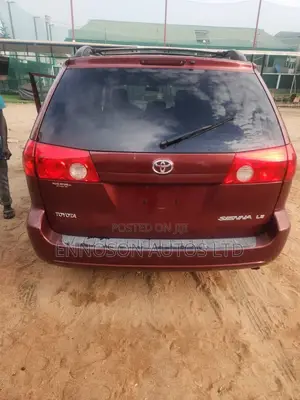 Toyota Sienna LE 2009 Red