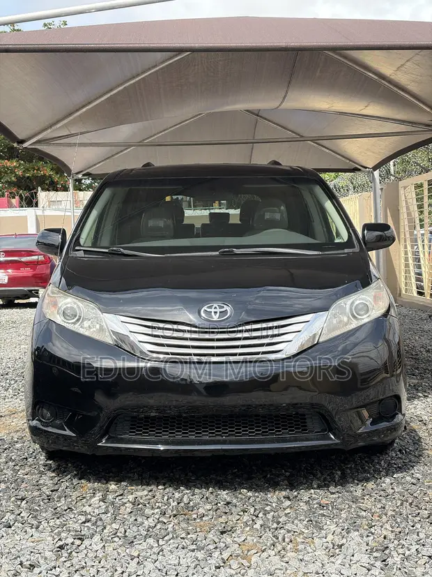 Toyota Sienna 2012 Mai Zama 7 - 1