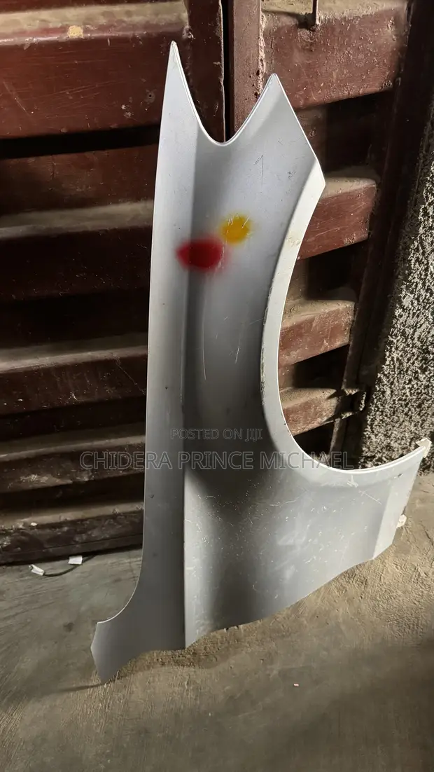 Fender na Mercedes-Benz C43 W205 (2018-2023) - 1