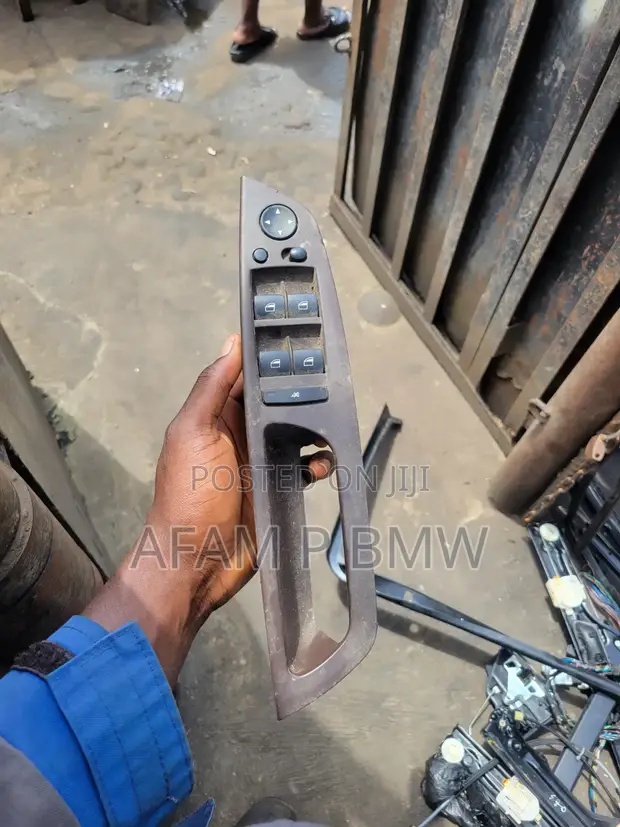 BMW E90, E60, E70, X6 Pressing Button - 1