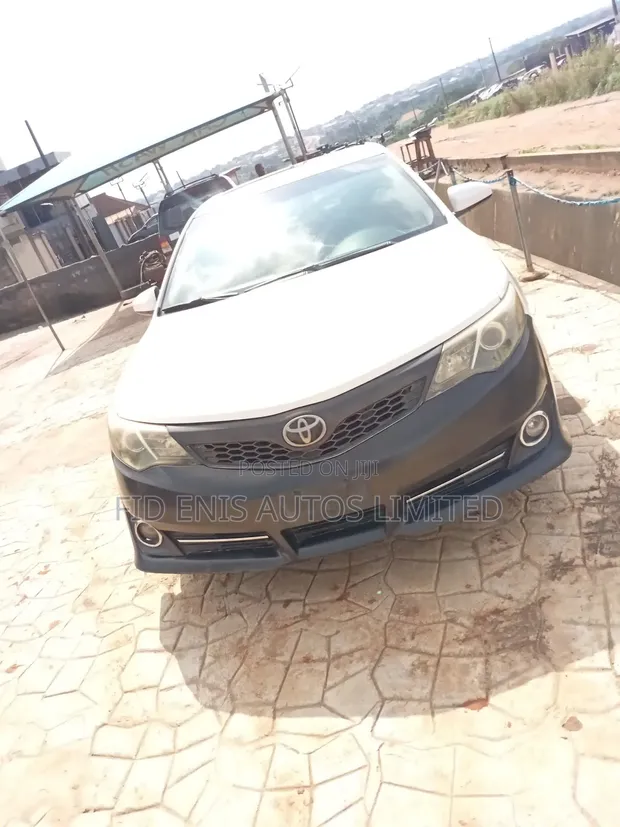 Toyota Camry 2012 Fari - 1