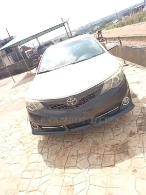 Toyota Camry 2012 Fari