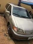 Toyota Sienna 2002 Silver - 2