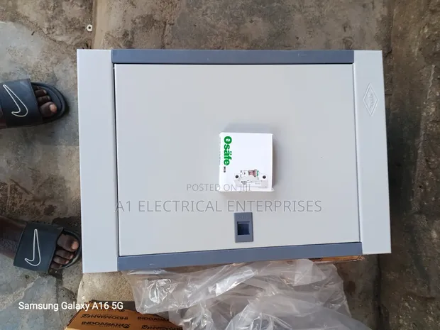 HPL 3-Phase Electrical Distribution Board (125A, 18 Way) - 1