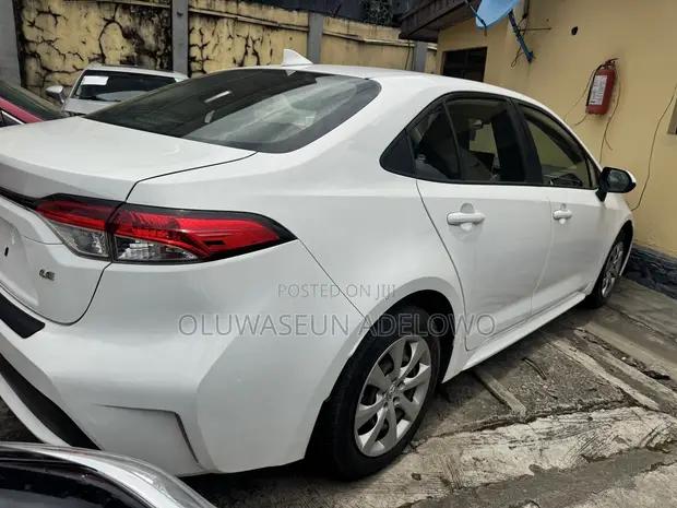 2021 Toyota Corolla LE - 1