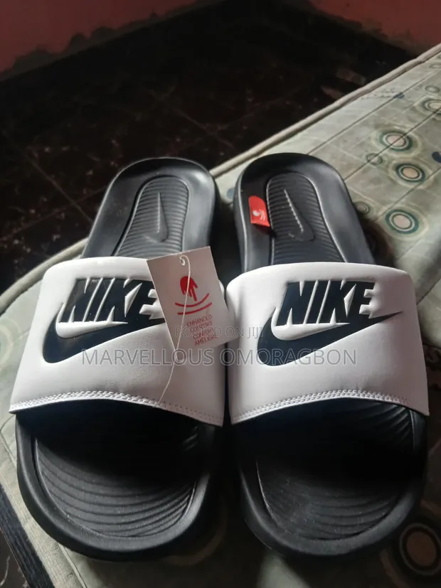 Original Nike Victori One Slides - White - 1
