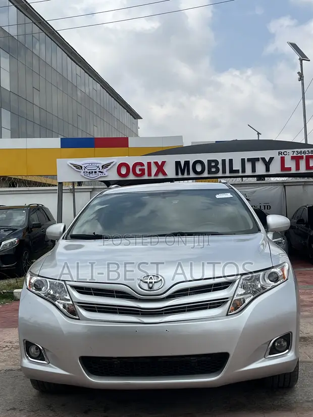 Toyota Venza 2009 Silver - 1