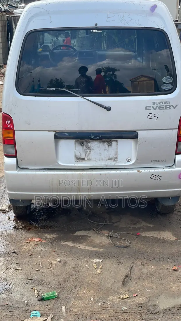 Suzuki Every 2005 White - 1