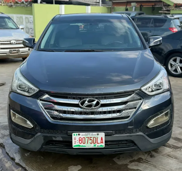 Hyundai Santa Fe 2013 Gray - 1