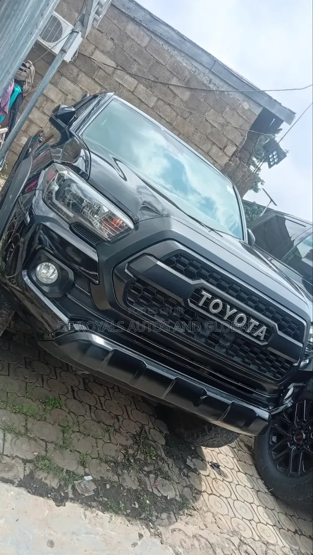 2020 Toyota Tacoma Black - 1
