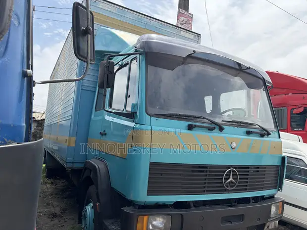 Mercedes-Benz 1320 Container Body Truck (8 Bolts) - 1
