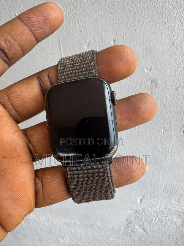Apple Watch Series 7 - 1