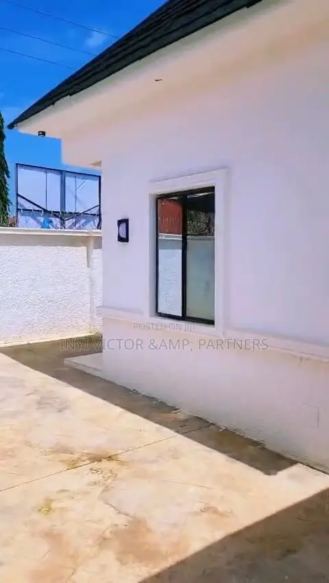 3-Bedroom Bungalow Mai Zaman Kansa a Estate, Lokogoma, Abuja - 1